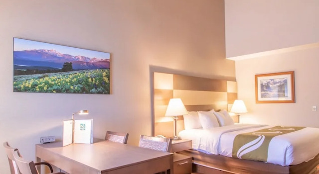 Двухместный номер Standard с балконом Quality Inn near Rocky Mountain National Park