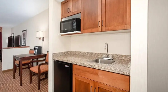 Двухместный люкс c 1 комнатой Holiday Inn Express Hotel & Suites Gillette by IHG