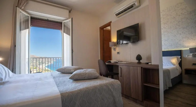 Двухместный номер Deluxe с балконом и с видом на море Отель Splendid Taormina