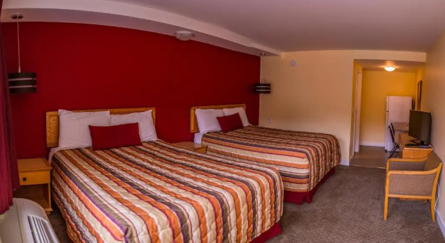 Четырёхместный номер Standard Sahara Courtyard Inn Penticton