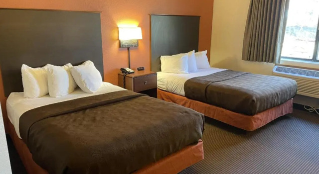 Двухместный номер Mobility Accessible AmericInn by Wyndham Minocqua