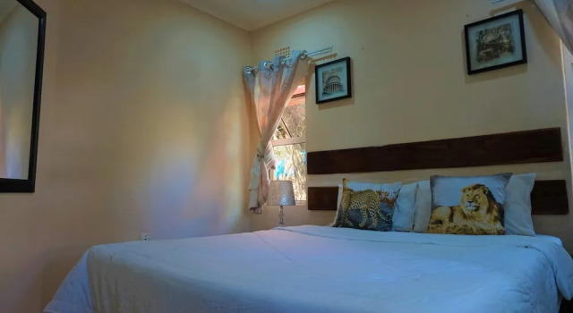 Коттедж Tasha Lodge and Tours