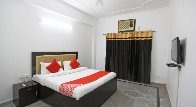 OYO 48900 Grand & Epic Inn, Забронировать Отель Нойда штат Уттар-Прадеш