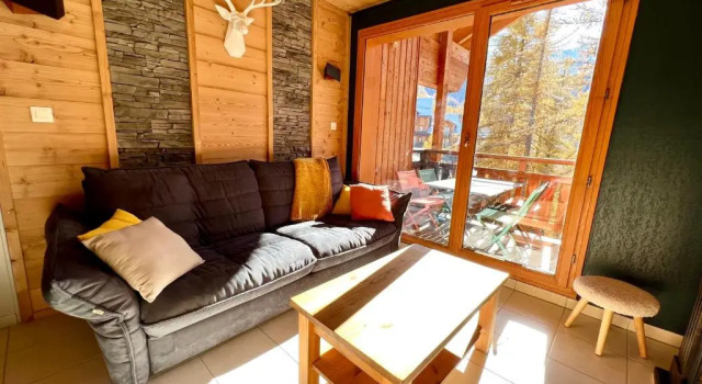 CENTRE STATION 1800 - Dernier étage Rénové - 2 Chambres 6 personnes - Skis aux pieds, Забронировать Отель Отели Лез-Ор с парковкой, рядом с Горнолыжный подъемник Риу Сек, Парковка
