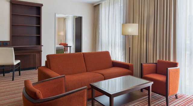 Двухместный люкс c 1 комнатой Courtyard by Marriott Basel