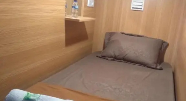 Postel ve společném pokoji skyz hostel