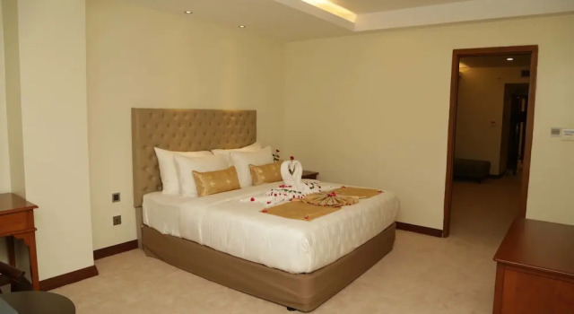 Полулюкс Pacific Hotel