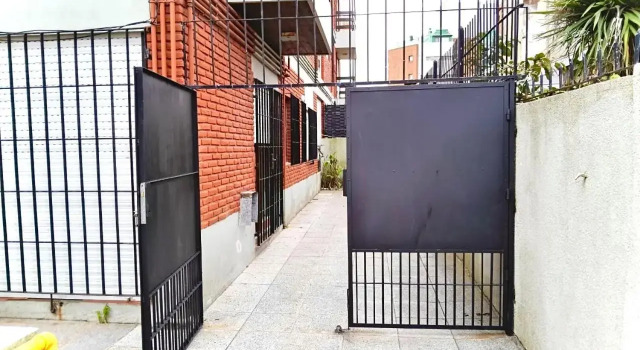 Cálido dpto de 2 ambientes con parrilla y cochera en zona residencial de Punta Mogotes, Забронировать Отель Мар-дель-Плата Буэнос-Айрес, рядом с Район Пунта-Моготес
