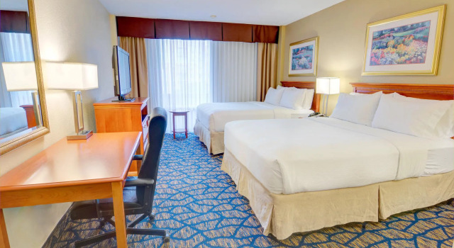 Четырёхместный номер Standard Holiday Inn Gainesville-University Center by IHG