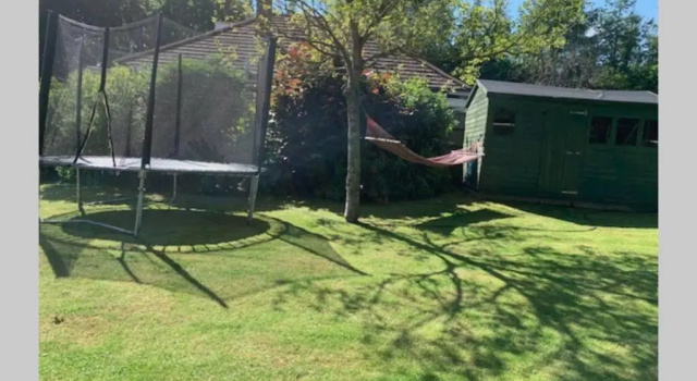 Independent Garden Studio - Sleeps Max 3.