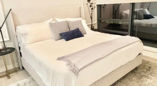 Номер Deluxe 12 York by CN tower