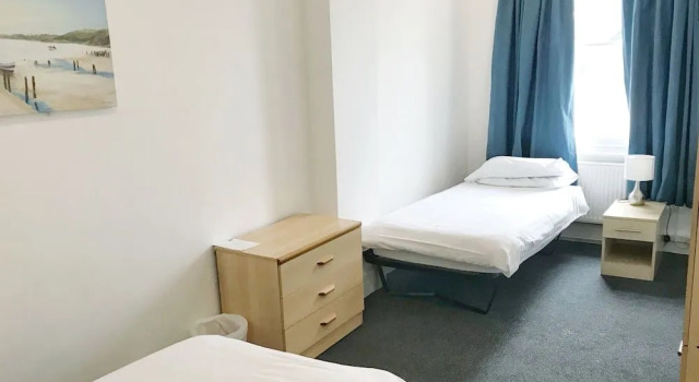 Number 6 - Hostel, Book Hostel / Vandrerhjem Hostels i Gloucestershire, Hostel / Vandrerhjem
