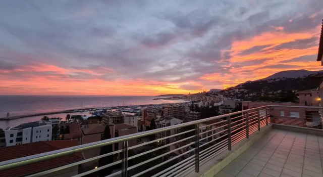 Апартаменты Luxurious penthouse with magnificent views over the bay of Menton 10 Peoples