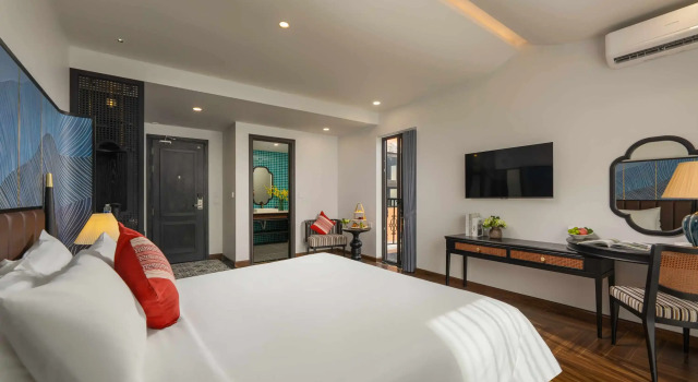 Двухместный номер Premier с балконом и с красивым видом из окна DeLaMont Sapa Hotel