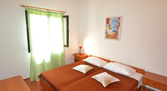 Luce, Rezerwuj Apartament Povljana 