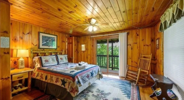 Little Greenbriar Lodge 13 Bedroom Cabin by RedAwning, Boek Vakantiehuis Wears Valley Great Smoky Mountains National Park
