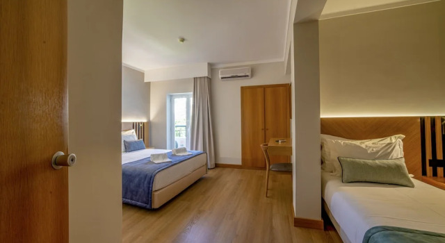 Четырёхместный номер Classic с балконом Santa Eufémia Covilhã Hotel