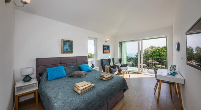 Stunning Home in Lun With Outdoor Swimming Pool, Wifi and 6 Bedrooms, Rezerwuj Hotel Lun Pag