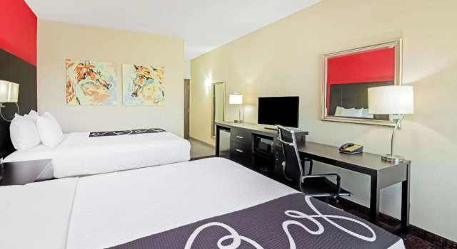 Четырёхместный номер Standard La Quinta by Wyndham Elk City