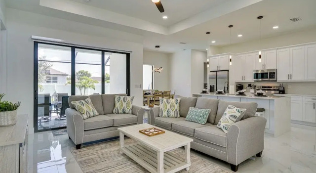 Furnished Lanai & Private Pool: Cape Coral Home
