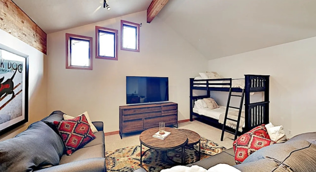 New Listing! Alpine Gem: Private Hot Tub & Sauna 3 Bedroom Townhouse, Varaa Lomakoti Park City 