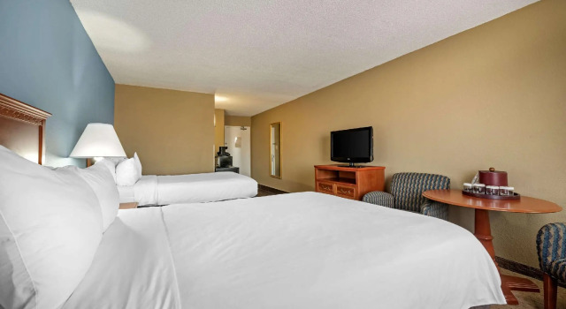 Четырёхместный номер Standard Clarion Hotel Conference Center Lexington North