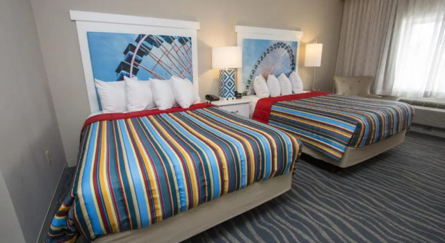 Четырёхместный номер Standard Cedar Point Hotel Breakers