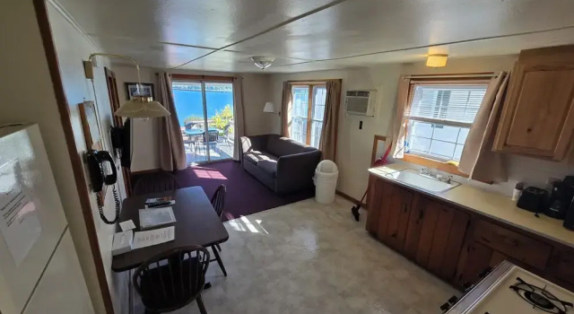 Номер Standard с видом на озеро Lake View Motel