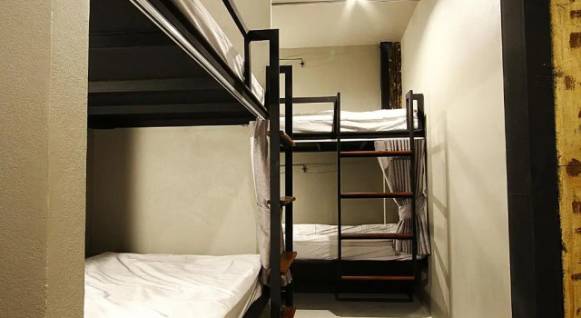 Кровать в общем номере Here Hostel Bangkok