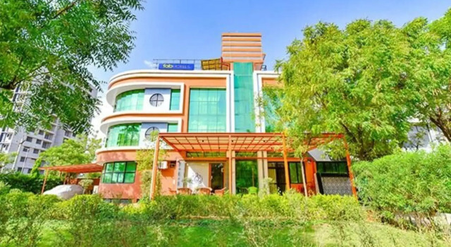 Collection O 88939 Siddharth Corporate, Забронировать Отель Гандинагар штат Гуджарат, рядом с Выставочный и конференц-центр Mahatma Mandir