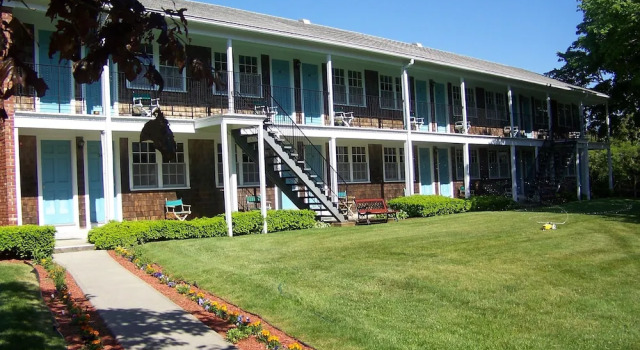 Colonial Village Motel and Cottages