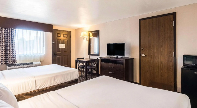 Четырёхместный номер Standard Quality Inn & Suites Round Rock