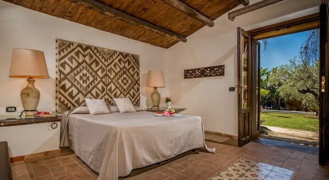 Villa Antura 4 Emma Villas, Book Villa Hotels in Sicily with Parking, Parking