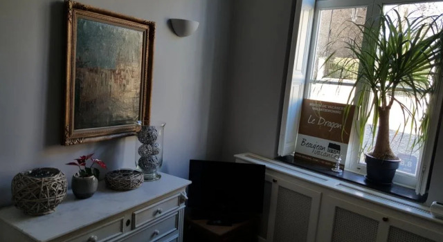 Le Dragon Limbourg - Luxurious & Cozy Holiday Home, Book Hotel Halloux Belgien