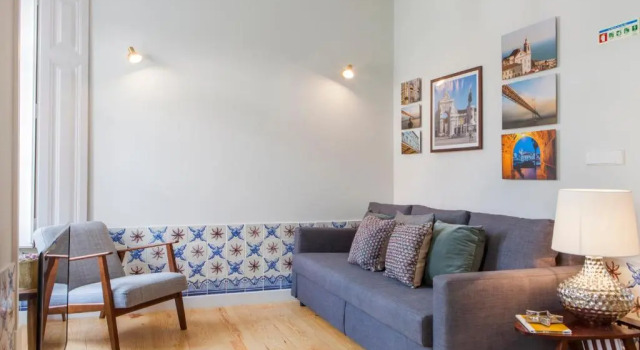 Апартаменты Alfama St George Castle District Fabulous 3 Bedrooms 2 Bathrooms AC Balcony 1st floor Apartment 19th Century Building