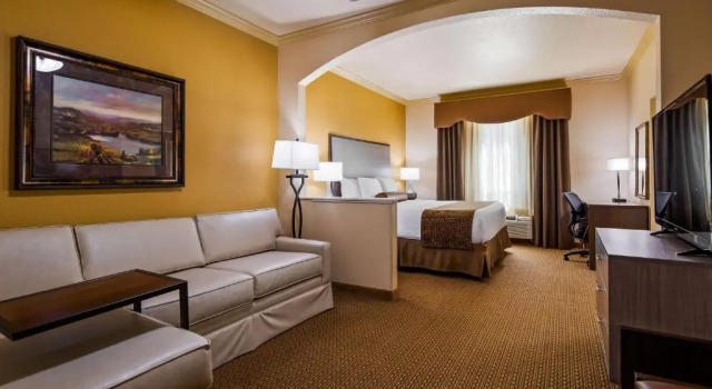 Люкс Best Western Plus Crown Colony Inn & Suites