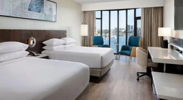 Четырёхместный номер Deluxe Delta Hotels by Marriott Victoria Ocean Pointe Resort