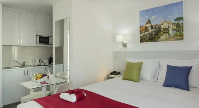 Studio Art & Wine Boutique Hotel