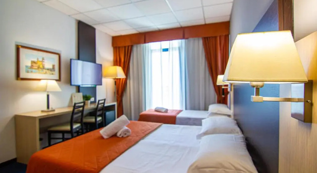 Трёхместный номер Economy с балконом Tuscany Inn