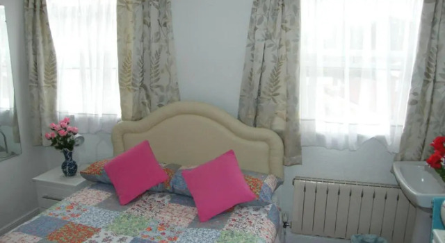 El Tabora Guest House, Book Pension Billige hoteller i Channel Islands