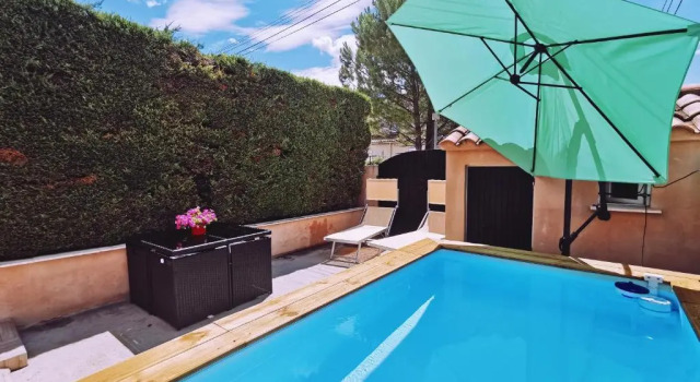 STUDIO PRIVATIF CLIMATISÉ , TERRASSE ET PiSCINE, Prenota Appartamento Velleron Valchiusa