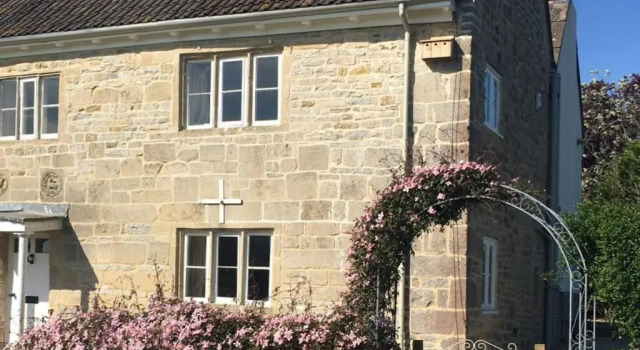 Коттедж 16 Century Farmhouse Cottage, foothills of iconic Glastonbury Tor