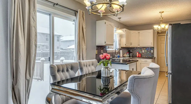 Indianapolis Home w/ Private Yard ~ 8 Mi to Dtwn!, Prenota Casa vacanze Hotel a Indiana con parcheggio, Parcheggio