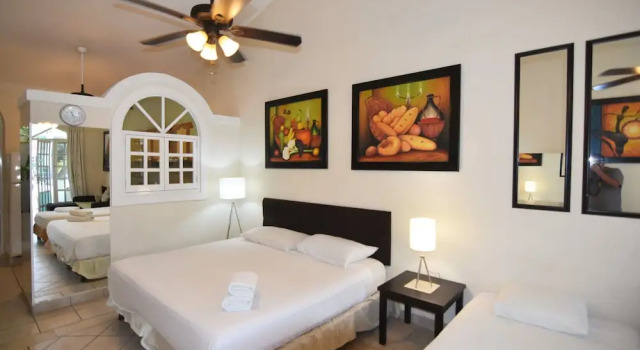 Студия Deluxe с красивым видом из окна Tulipanes Cancun