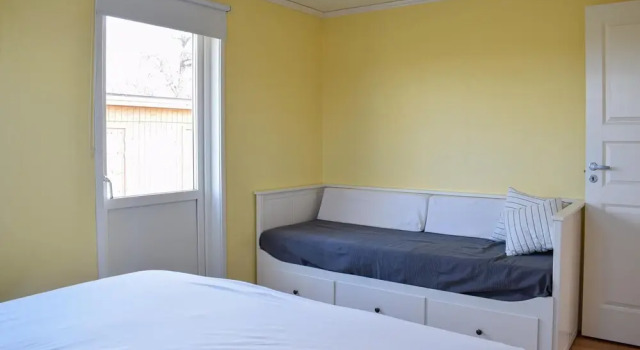 Awesome Home in Löttorp With Sauna, Wifi and Outdoor Swimming Pool, Rezerwuj Hotel Hotele w Kalmar z basenem, Basen