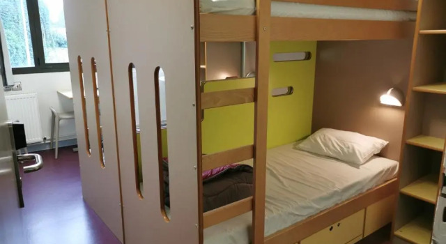 Кровать в общем номере (мужской номер) Auberge de Jeunesse HI Rouen