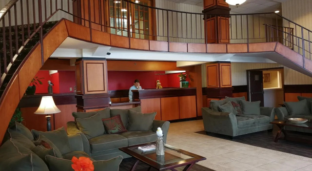 Mystic River Hotel & Suites, Забронировать Отель Отели Мистика с бассейном, рядом с Корабль Чарльза У. Моргана в морском порту Мистик, Бассейн