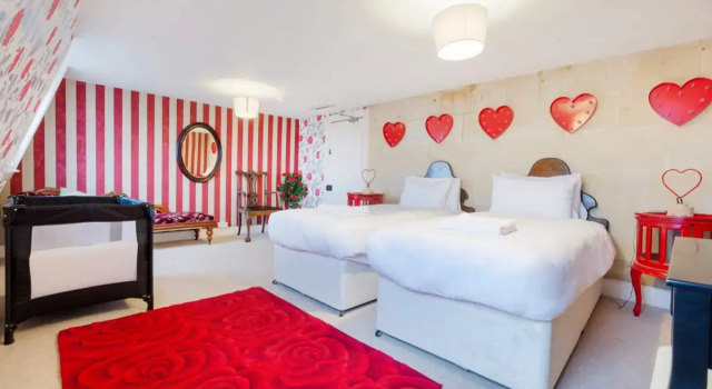 The Wonderland Townhouse - Amazing Alice in Wonderland 8BDR Home