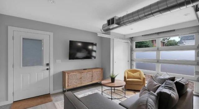 Апартаменты Super chic & modern studio apt - in the heart of San Marco!