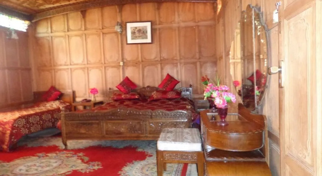 Alif Laila Group of Houseboats, Забронировать Отель Сринагар Jammu & Kashmir Ski